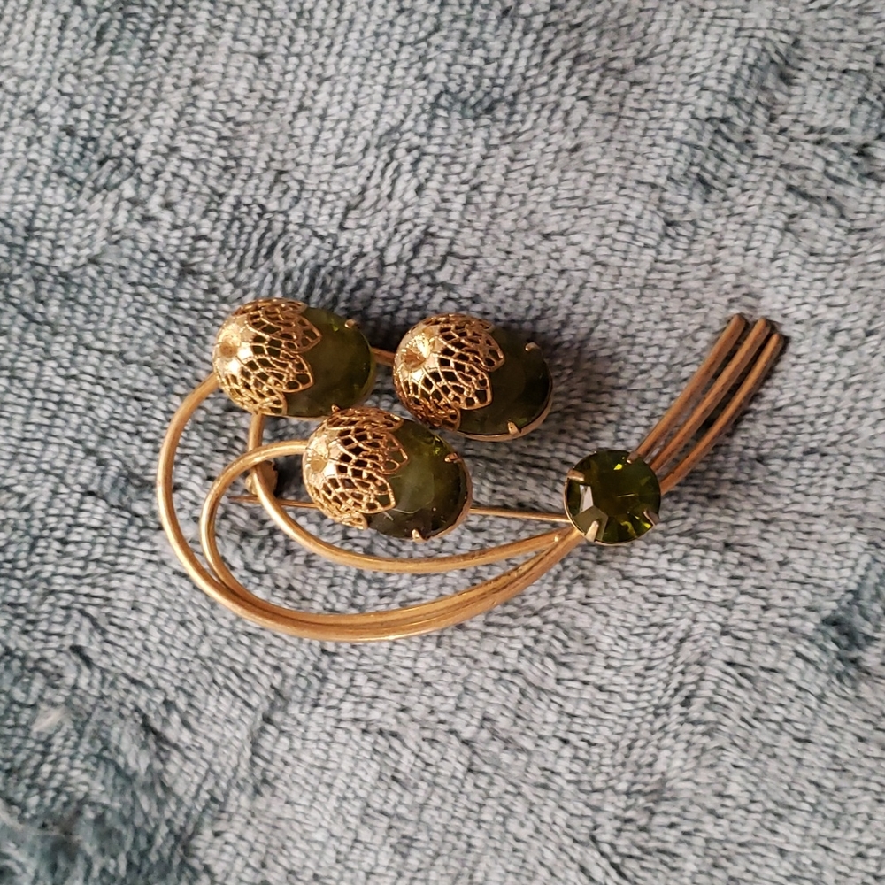 Vintage Sarah Coventry pin, large brooch, green stones, gorgeous